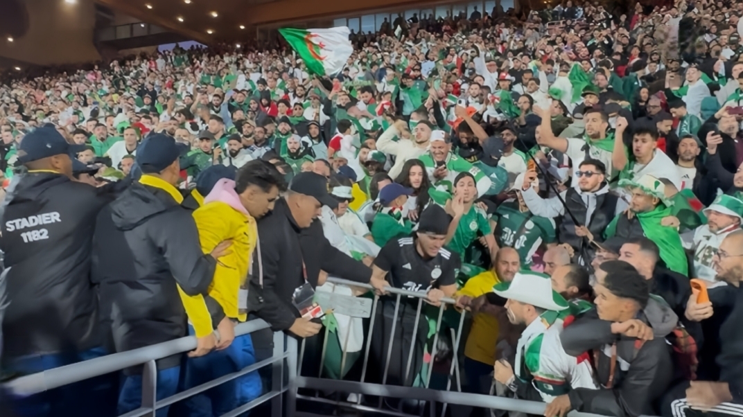 ​”الكاف” يفتح تحقيقاً عاجلاً في أحداث شغب مباراة الجزائر ونيجيريا بـ”كان المغرب 2026″
