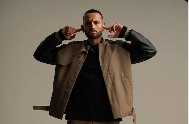 أمينوكس يكسر حاجز الصمت برسائل نارية: “بلادي هي الأولى”