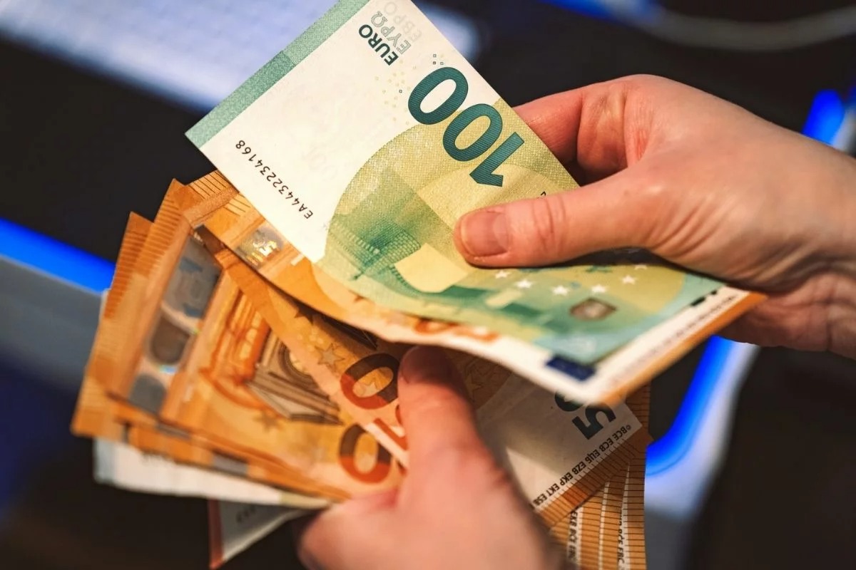 مكتب الصرف.. ​تحويلات مغاربة الخارج تتجاوز 111 مليار درهم عند متم نونبر