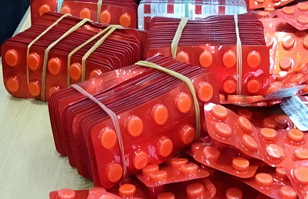 الشرطة تحبط محاولات ترويج آلاف الأقراص المخدرة في عمليتين متفرقتين بأكادير ومكناس