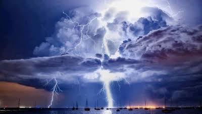 “ضعف الدوامة القطبية” يضع المغرب تحت التأثير الأطلسي.. أمطار غزيرة ورياح قوية مرتقبة