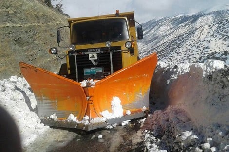 إقليم ميدلت.. جهود متواصلة لضمان إعادة فتح الطرق المغطاة بالثلوج