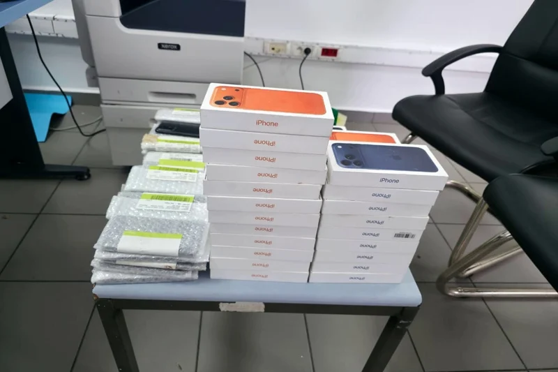 ميناء طنجة المتوسط.. إحباط محاولة تهريب شحنة “آيفون” متطورة داخل مضخة هوائية