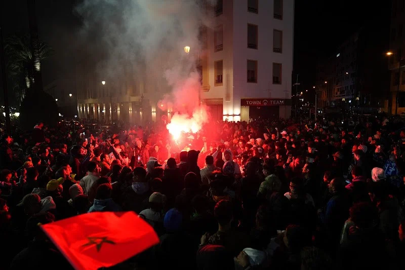 ​ليلة بيضاء في المملكة.. الفرحة تغمر شوارع المغرب بعد التأهل التاريخي لنهائي “الكان”