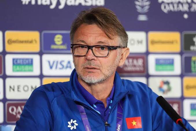 تروسييه يدخل سباق تدريب تونس لتعويض الطرابلسي