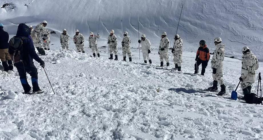 مأسـ.اة “توبقال” تكتمل.. العثور على جـ.ثة السائح الثالث بعد أيام من الانهيار الثلجي المفاجئ