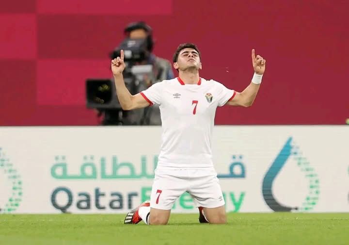 “شرارة” أردنية تضيء سماء القلعة الخضراء.. الرجاء الرياضي يحسم صفقة نجم “النشامى” أبو زريق