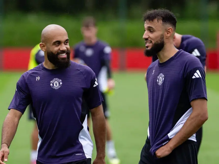 نجما مانشستر يونايتد وجها لوجه.. مزراوي ومبويمو في قمة إفريقية مشتعلة