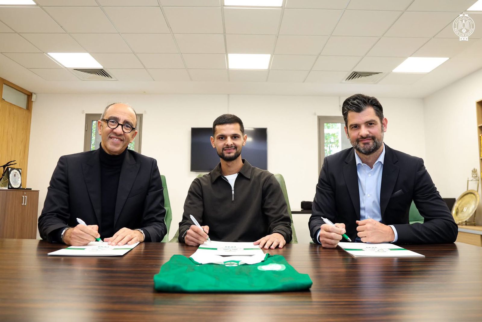 بمفعول يمتد لـ 2029.. الرجاء يُحصّن رواقه الأيسر بالدولي أمين خماس