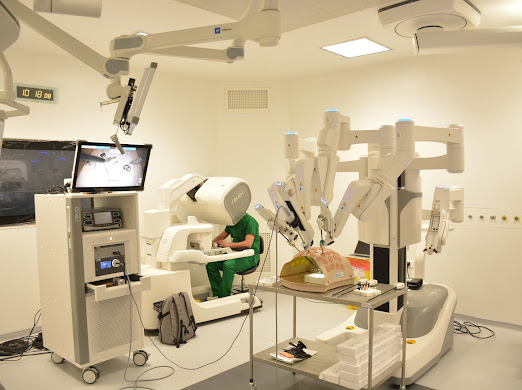 المغرب يدشن حقبة الجراحة الروبوتية من أكادير.. سابقة إفريقية بأيادٍ وطنية