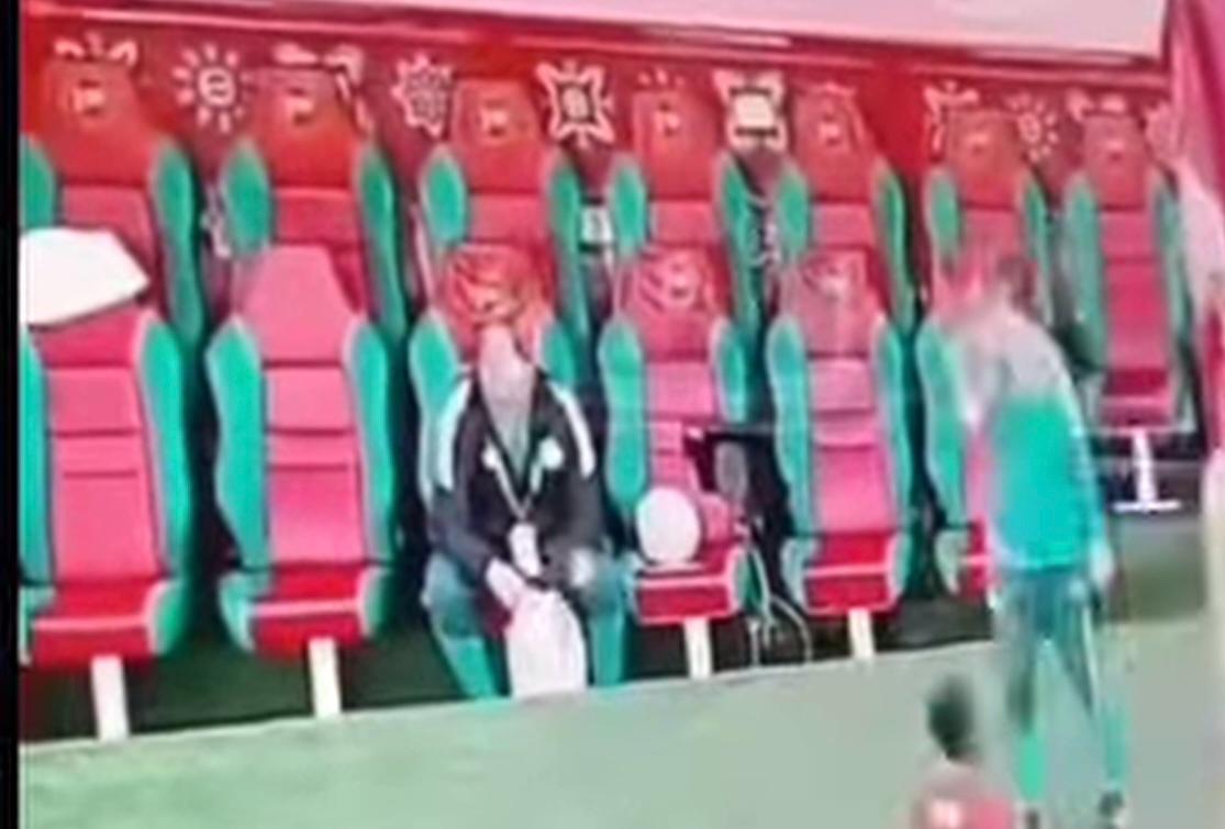 سارق الكرة وبعثة منتخب الجزائر..السقوط الأخلاقي في بلاد تبون