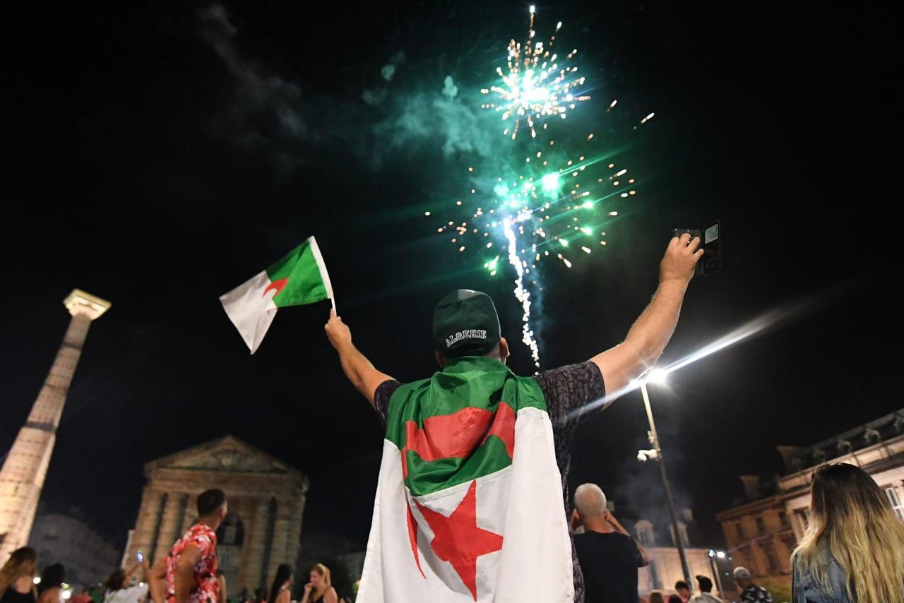 غرامات وملاحقات في فرنسا. مشجعون مغاربة يؤدون ضريبة شغب جالية الجزائر