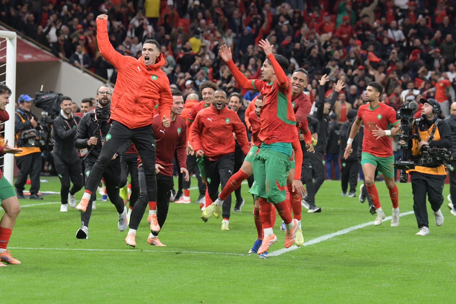 في ليلة أنيقة… كرة، تنظيم ورقي زينه حضور ولي العهد عند حجز الأسود بطاقة العبور للنهائي