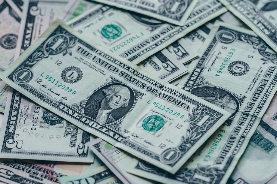 الدولار يواصل الصعود مدعوما ببيانات قوية لسوق العمل الأمريكي الدولار يواصل الصعود مدعوما ببيانات قوية لسوق العمل الأمريكي