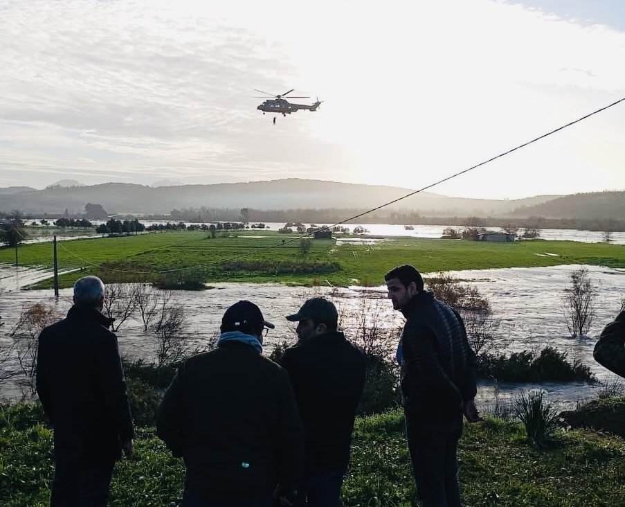 عاجل| وزان. مروحية الدرك تنقذ بنجاح أسرة حاصرتها الفيضانات