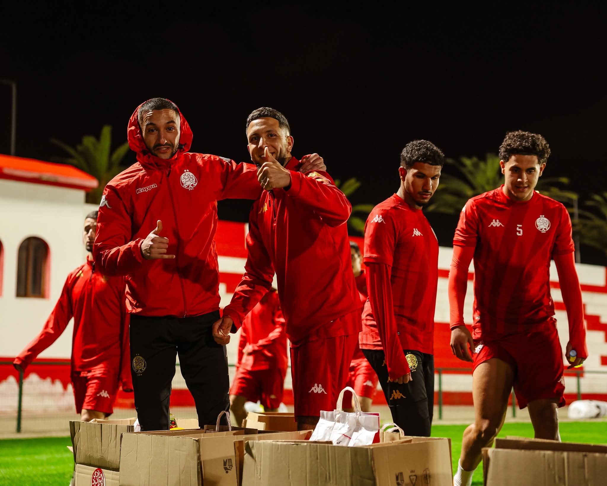 ​عائلة الوداد الرياضي ترفع شعار “التضامن” وتوزع القفف الرمضانية على الأسر المعوزة