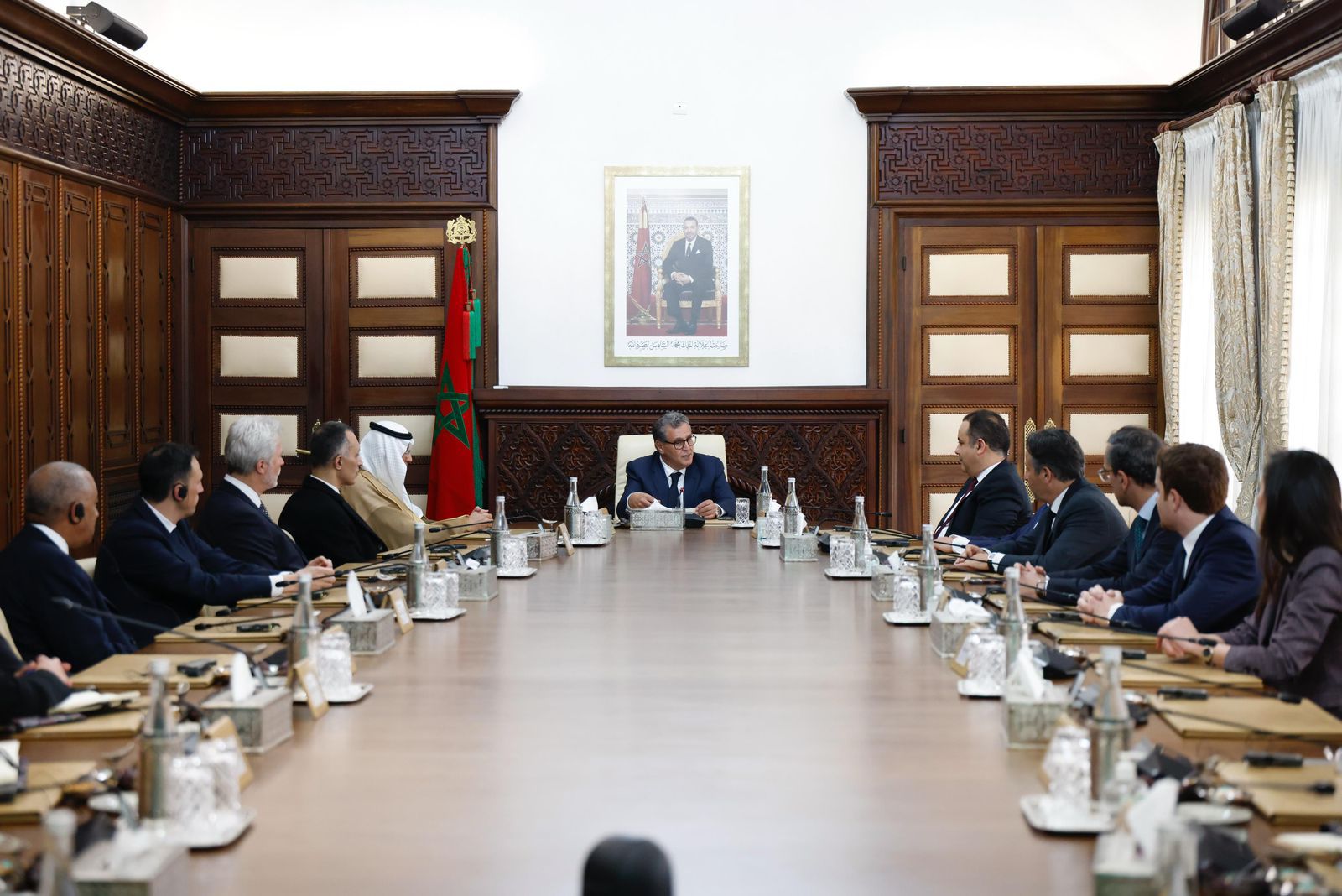 أخنوش يستقبل مستثمرين وطنيين ودوليين في قطاع الهيدروجين الأخضر