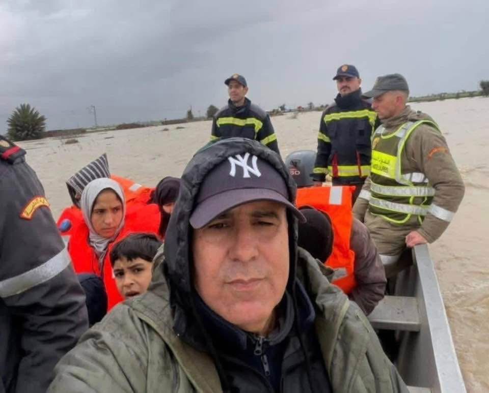 سيدي سليمان. العامل الروبيو عامل يركب قارب الانقاذ ومنتخبون فاسدون يتربصون