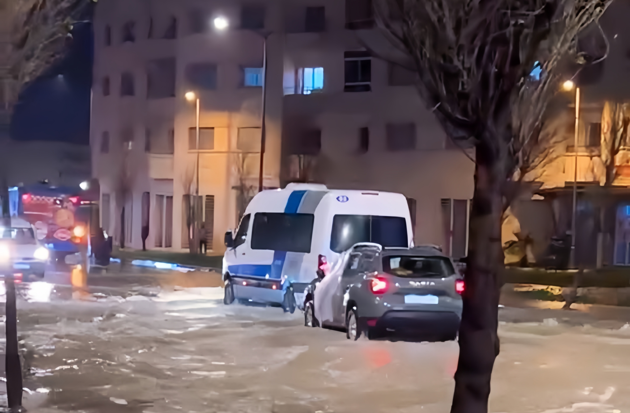 ​عاصفة “مارتا” تجتاح عروس الشمال.. شلل في الملاحة البحرية وفيضانات تحاصر أحياء بطنجة