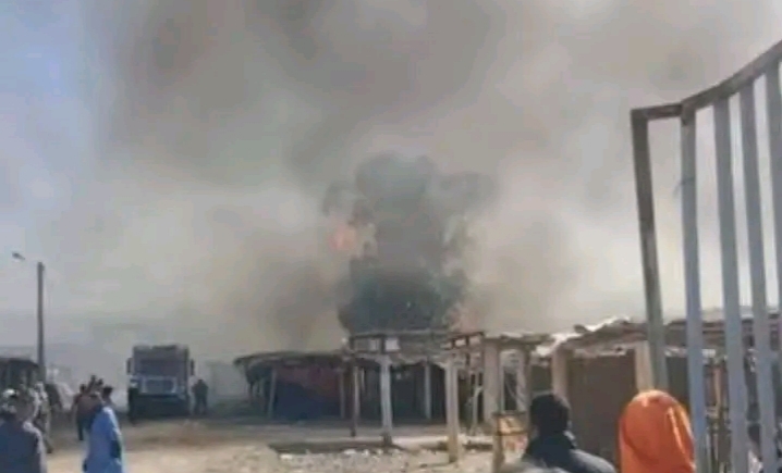 ​تارودانت.. النيران تلتهم أجزاء من سوق “ثلاثاء المنابهة” وتدخل حاسم يمنع وقوع الكـ.ارثة