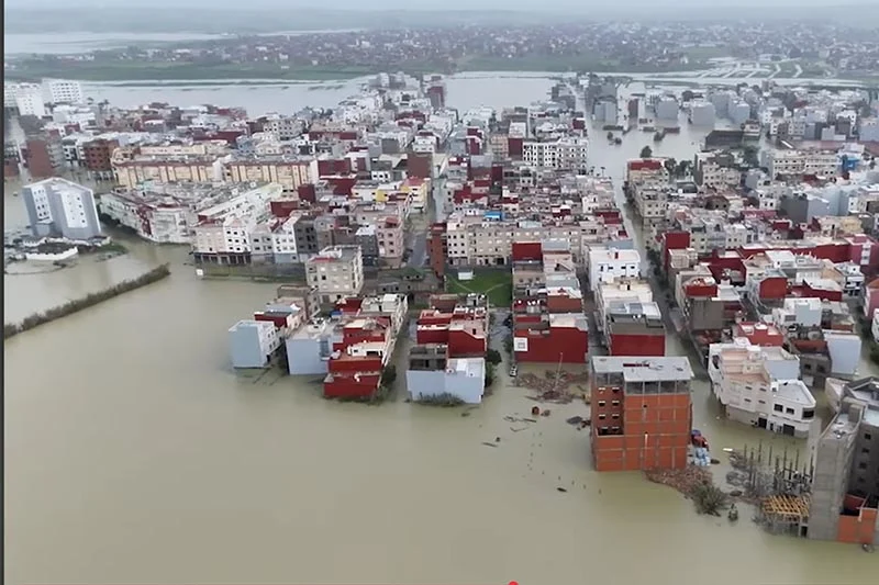 عمدة لاغوس البرتغالية يواسي القصر الكبير إثر العواصف الأخيرة
