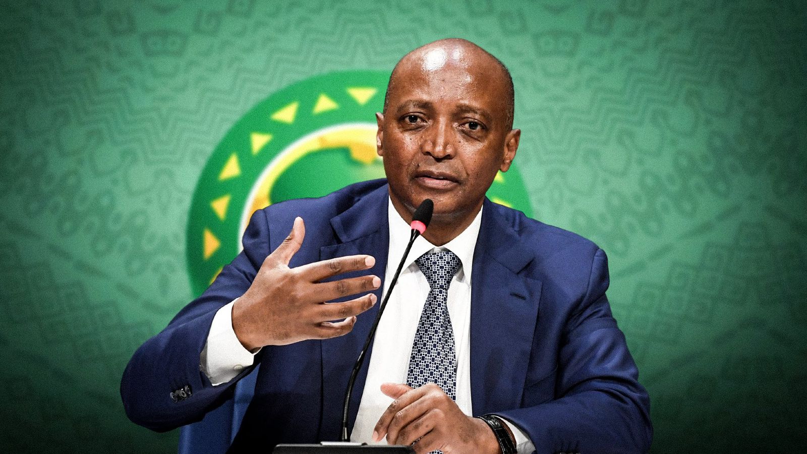 ​”الكاف” يفتح ملفات شائكة في دار السلام.. التحكيم.. “كان المغرب”.. ومستقبل البطولات القارية