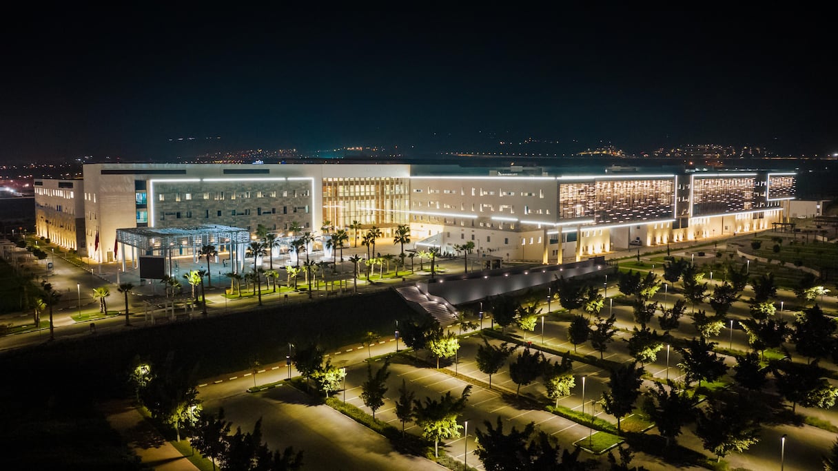 ​إدارة المستشفى الجامعي بأكادير توضح ملابسات وفاة مريض إثر سقوطه من أحد الطوابق