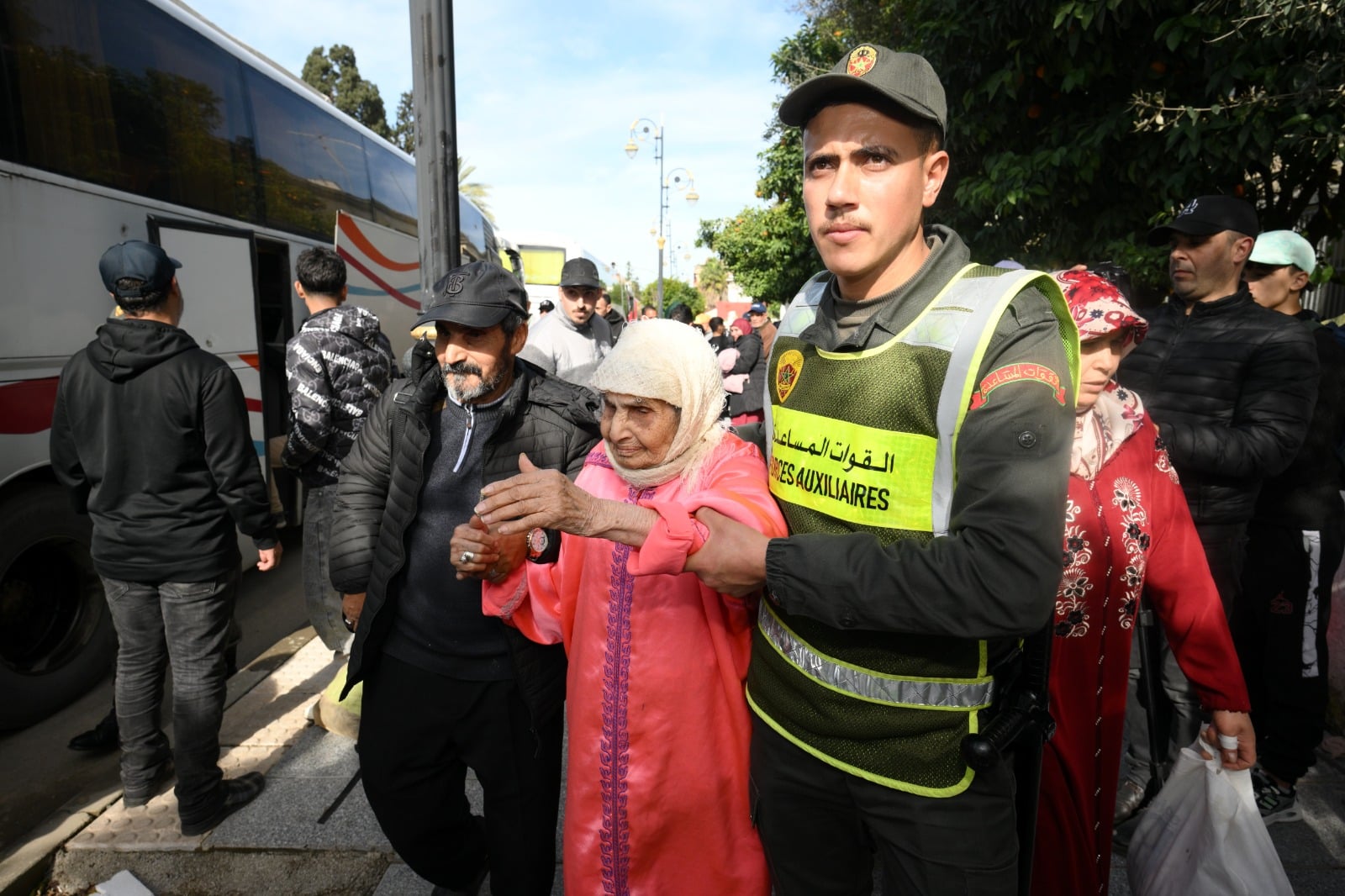 القصر الكبير .. تدخلات ميدانية منسقة لإجلاء وإيواء المواطنين المتضررين من فيضان وادي اللوكوس