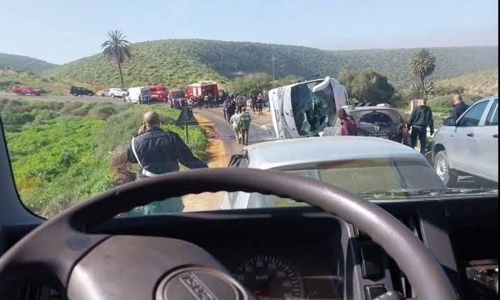 مصرع 4 رجال أمن وإصابة 26 آخرين في حادثة سير ضواحي سيدي إفني