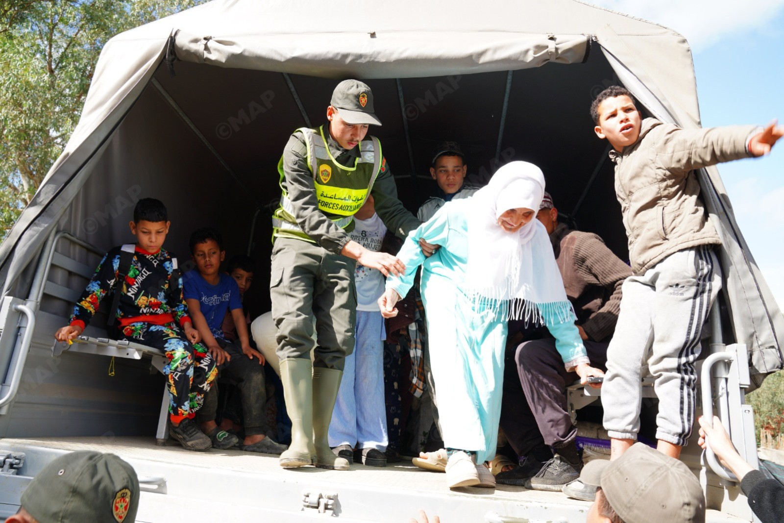 بشرى سارة.. ضحايا فيضانات القصر الكبير يشرعون في صرف التعويضات الاستعجالية