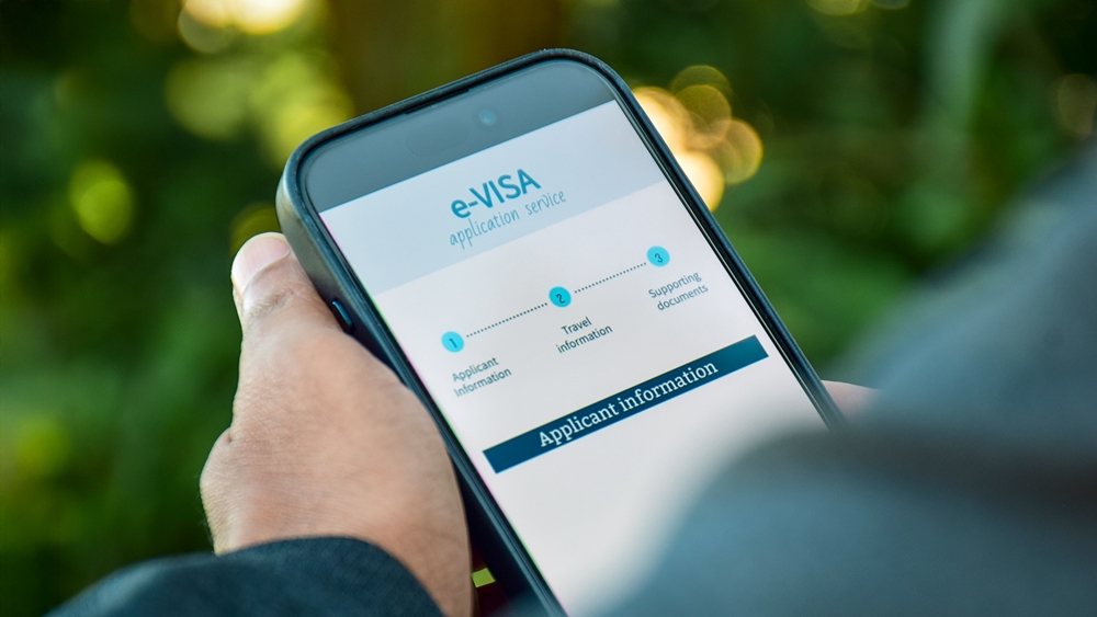 بريطانيا تعلن التحول الكامل إلى التأشيرات الرقمية ابتداءً من هذا التاريخ