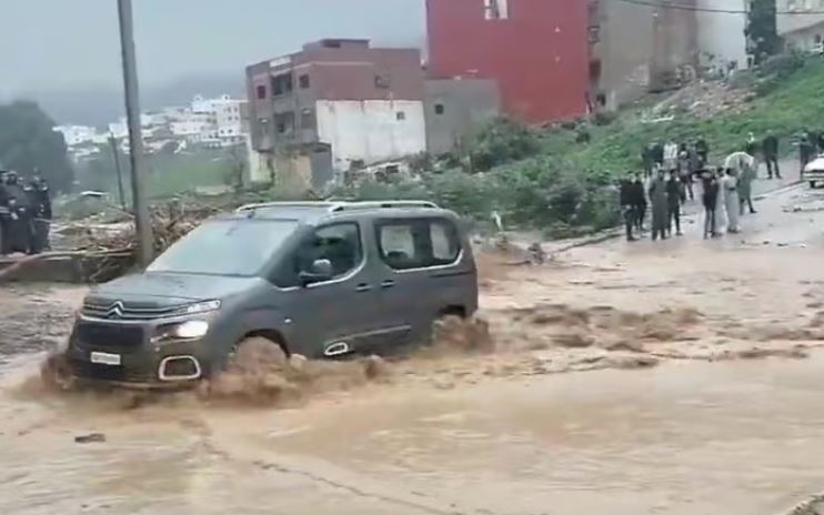 تطوان تحت رحمة الأمطار.. السلطات تُجلي أزيد من 500 أسرة من مناطق الخطر