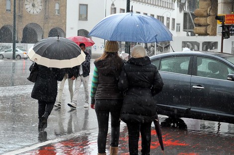 نشرة إنذارية محيّنة.. أمطار رعدية، تساقطات ثلجية ورياح قوية تضرب عدة مناطق بالمملكة