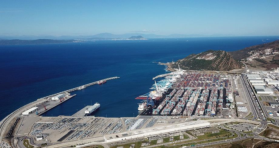 طنجة المتوسط يتجاوز عتبة 11 مليون حاوية عام 2025