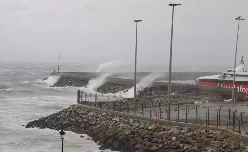 تعليق حركة الملاحة البحرية بين طريفة وطنجة بسبب سوء الأحوال الجوية