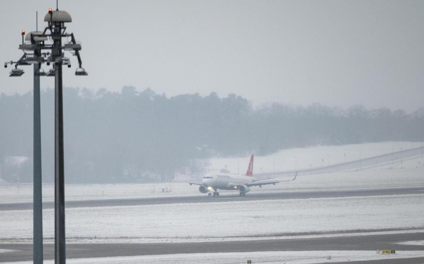 إلغاء جميع الرحلات المغادرة من مطار برلين بسبب سوء الأحوال الجوية