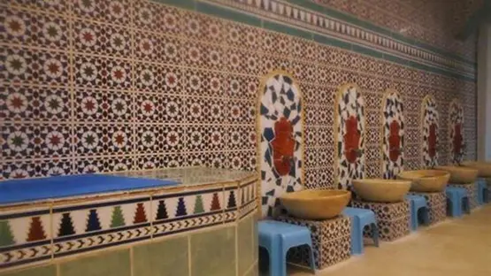 القصر الكبير.. اقتحام مفاجئ يربك المرتفقات داخل حمّام نسائي ويثير استنكار الساكنة