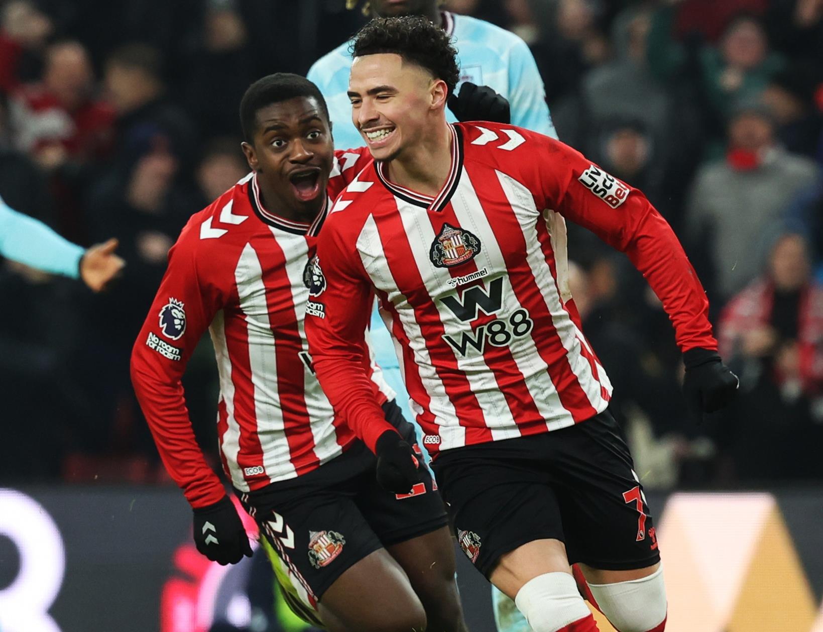 شمس الدين طالبي يقود سندرلاند لانتصار ثمين على بيرنلي