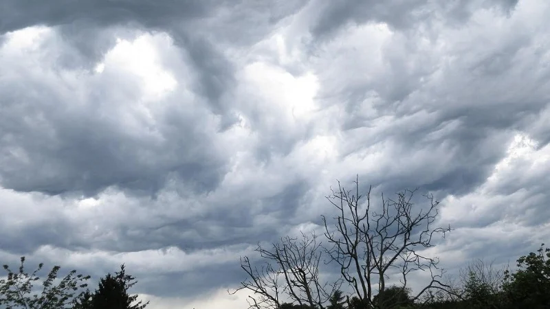 طقس السبت..سماء غائمة مع نزول قطرات ورياح قوية بعدد من المناطق