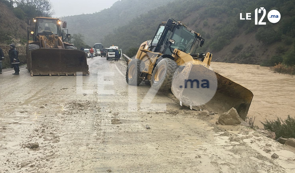 وزان: نجاة سائق جرافة “التجهيز” من حادث انزلاق بالطريق الرابطة بين وزان وتطوان