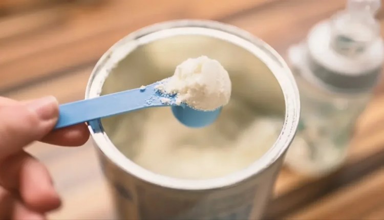 قبل فوات الأوان.. توقفوا عن استخدام هذه الدفعات من حليب الرضع فوراً!..