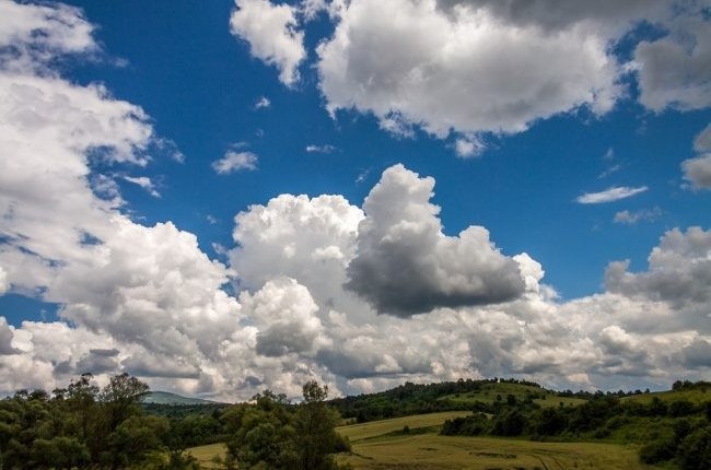 طقس الاثنين.. تباين في درجات الحرارة وكتل ضبابية بمنطقة سوس والأقاليم الجنوبية