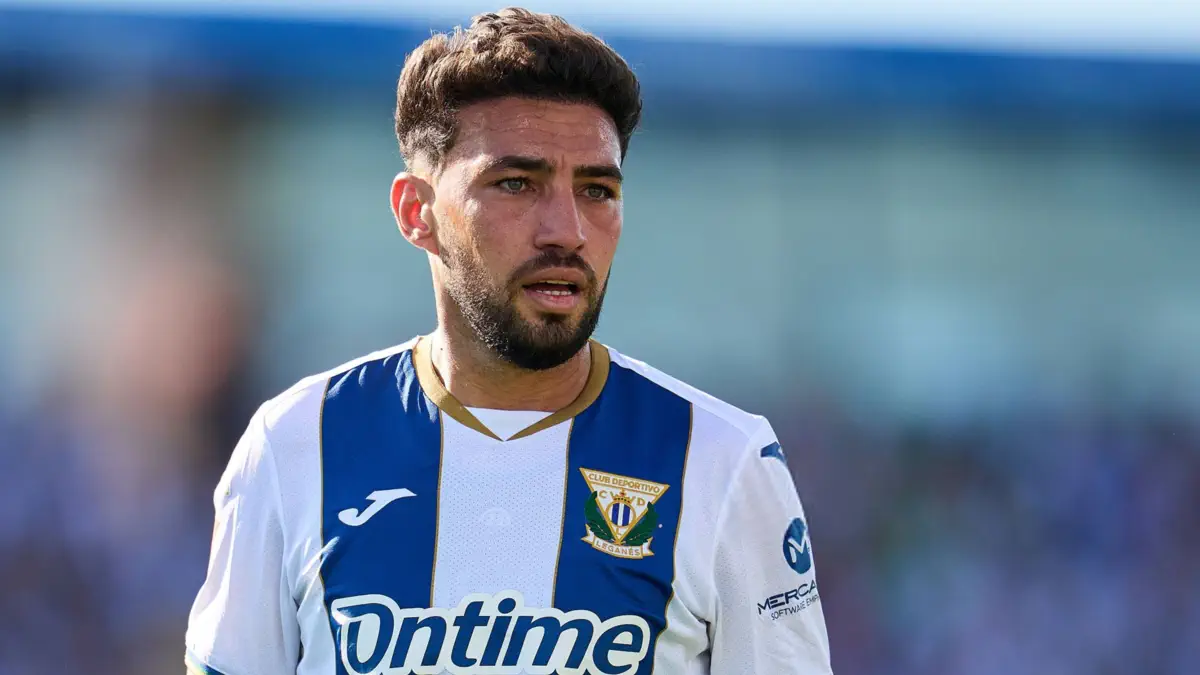 منير الحدادي عالق في طهران.. كواليس ليلة عصيبة تحت القصف ورحلة الهروب نحو الحدود التركية