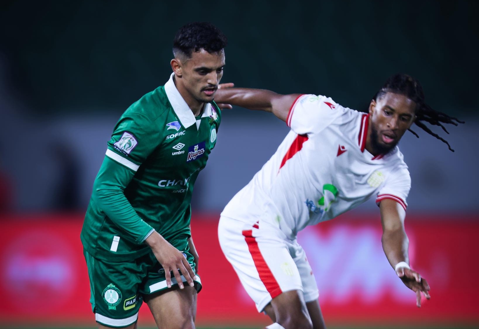 الرجاء يعود بـ”غلة كاملة” من أكادير ويعتلي صدارة الدوري الاحترافي