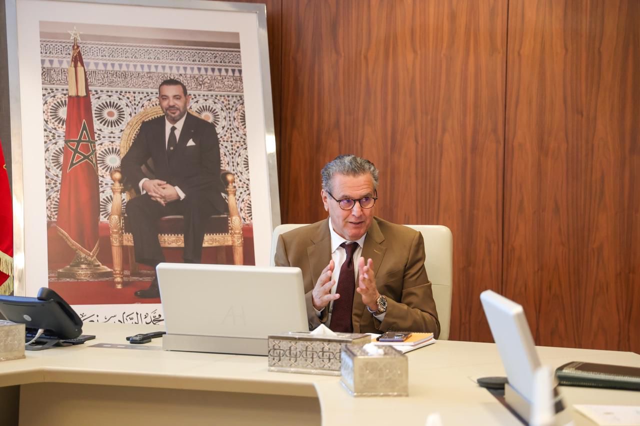 أخنوش يؤكد تعزيز ميزانية التعليم العالي وتوسيع العرض الجامعي وبرمجة كلية للطب بالقنيطرة