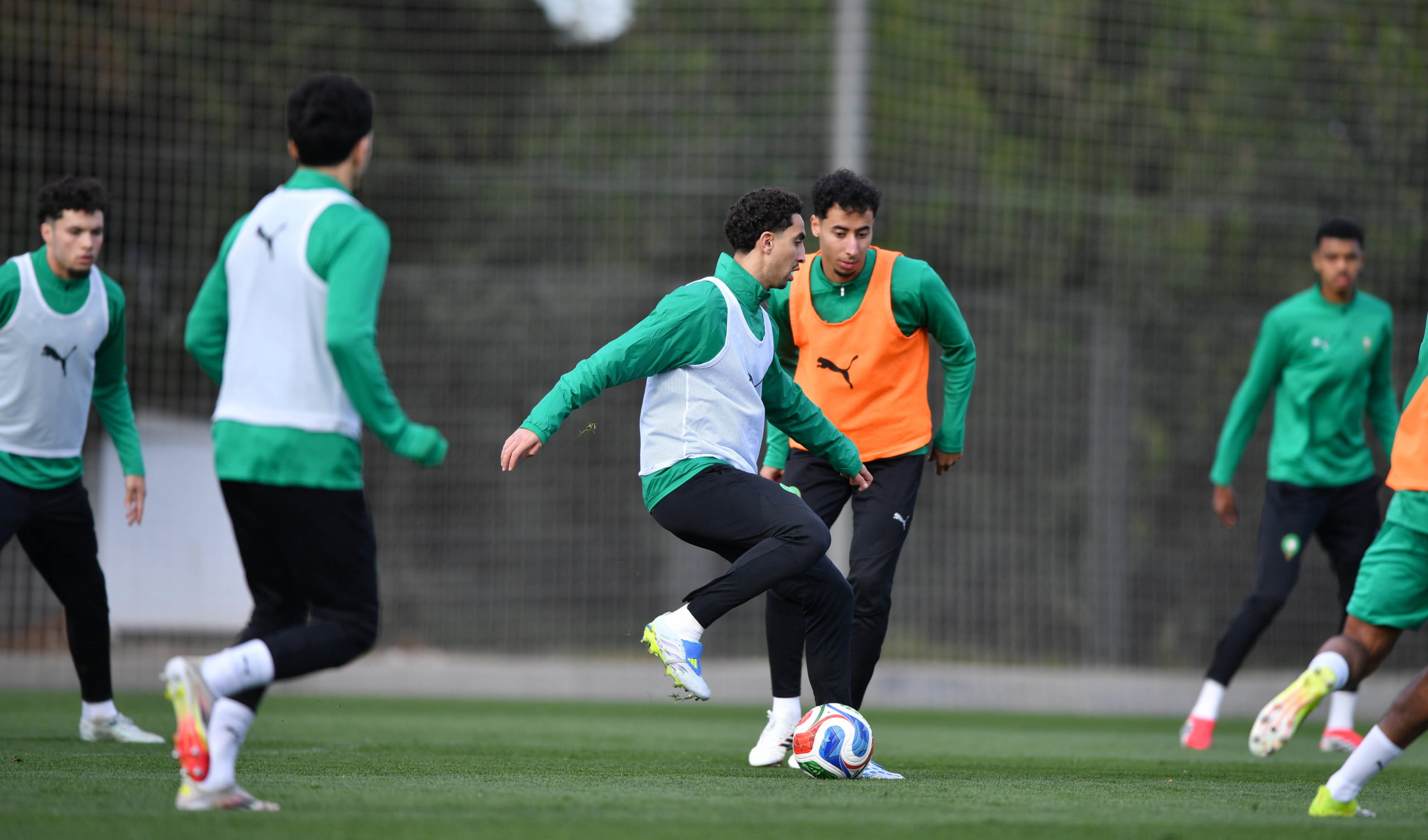 أسود الأطلس يستأنفون التدريبات بمدريد قبل شد الرحال إلى لانس الفرنسية