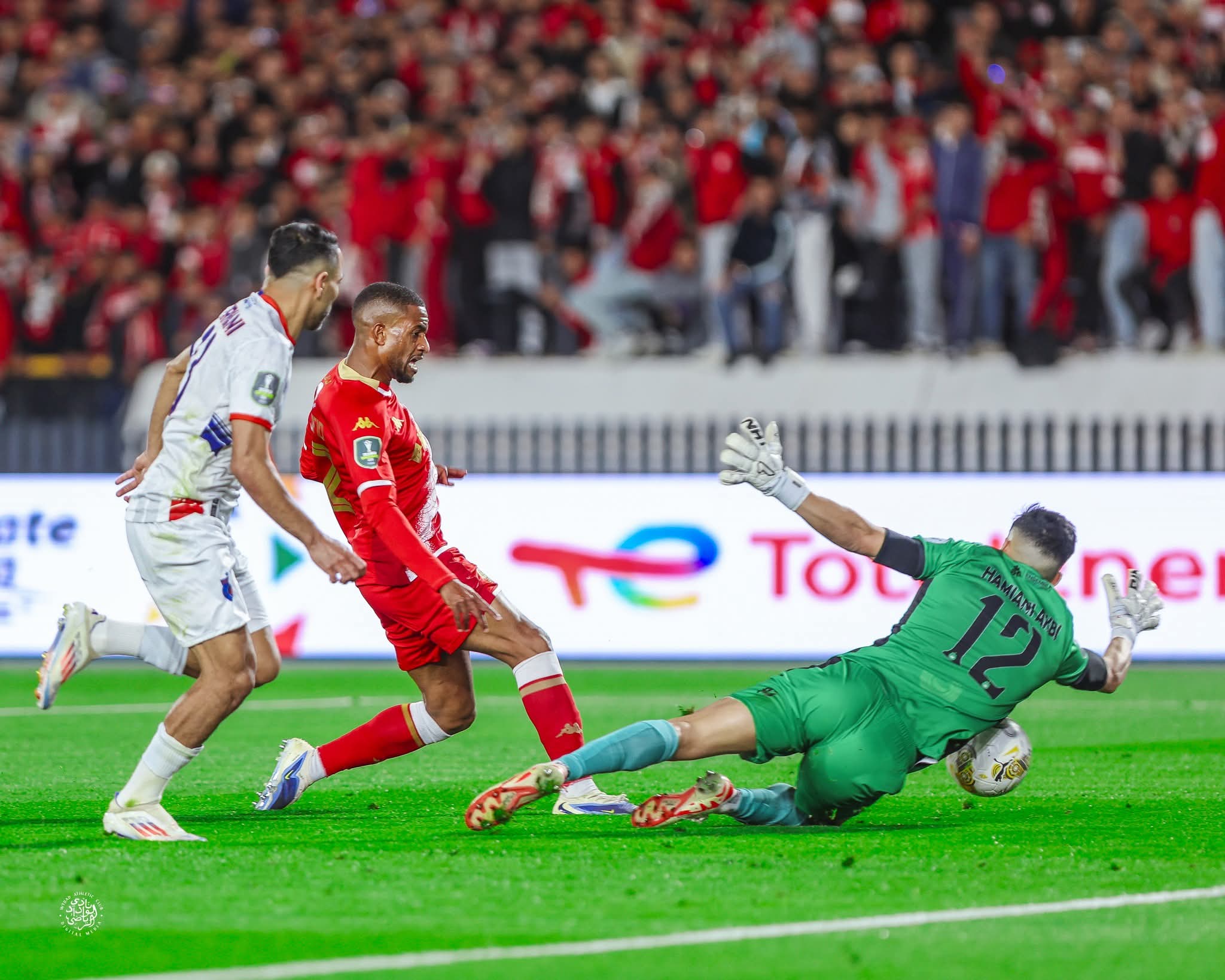 ​أولمبيك آسفي يُقصي الوداد من قلب الدار البيضاء ويتأهل لنصف نهائي كأس الكونفدرالية