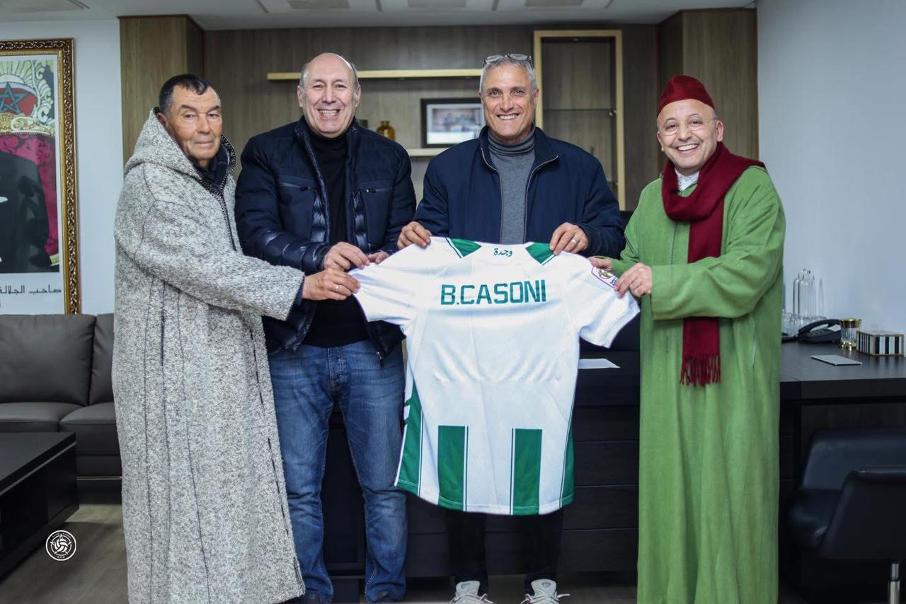 المولودية الوجدية يتعاقد رسمياً مع الفرنسي بيرنار كازوني خلفاً لكركاش