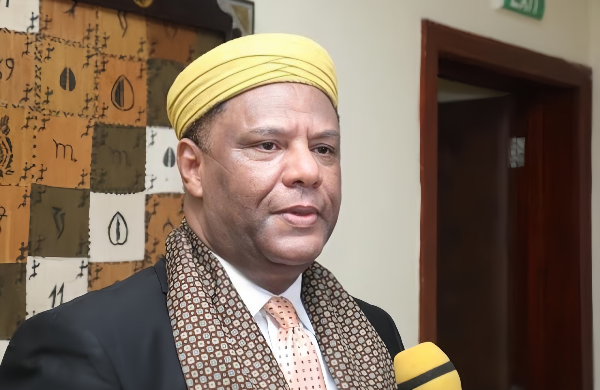 “سياق بروتوكولي صرف”.. حقيقة “منع” السفير المغربي من المرور عقب صلاة العيد بدكار