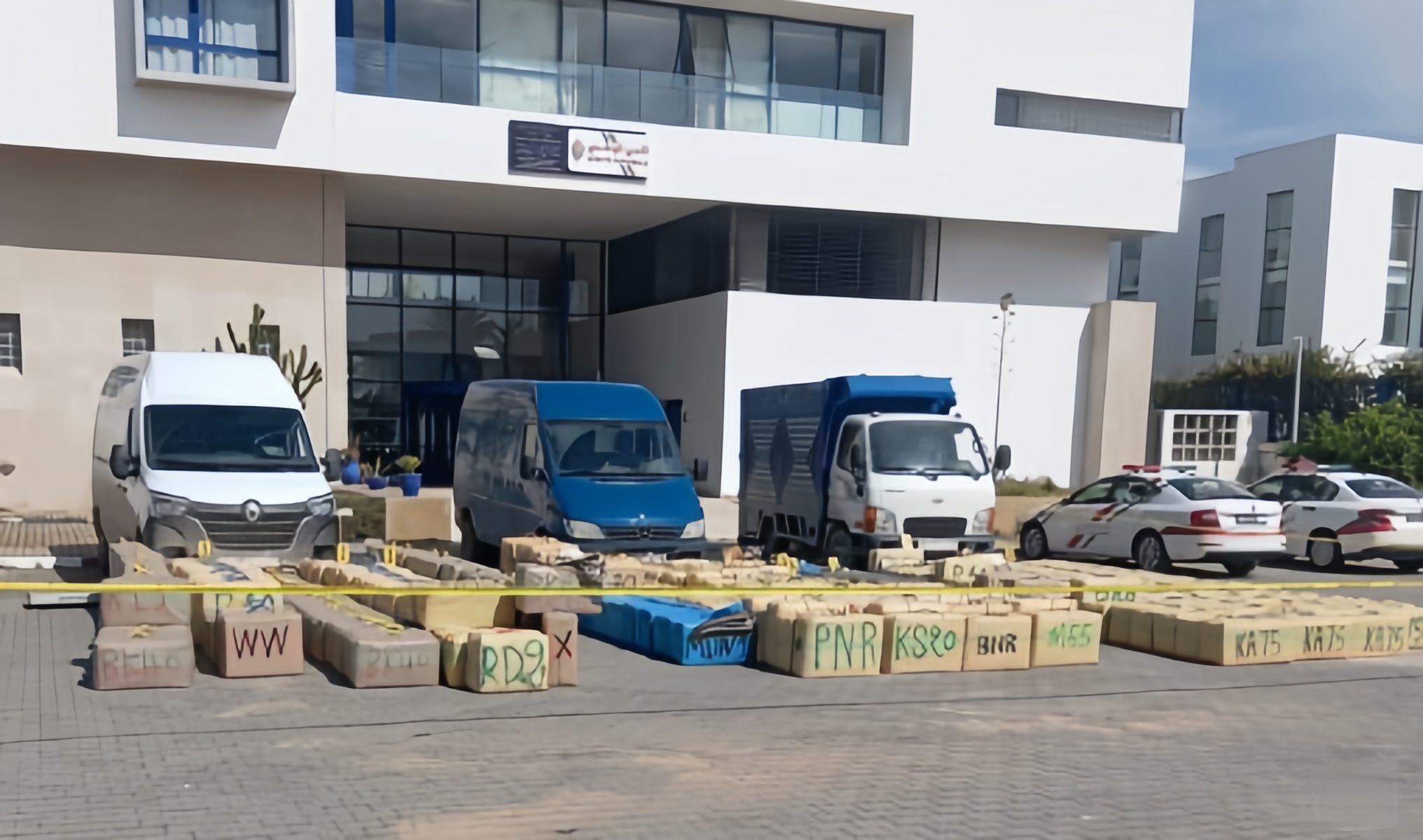 الصويرة إحباط محاولة للتهريب الدولي لأزيد من 11 طناً من مخدر “الحشيش”